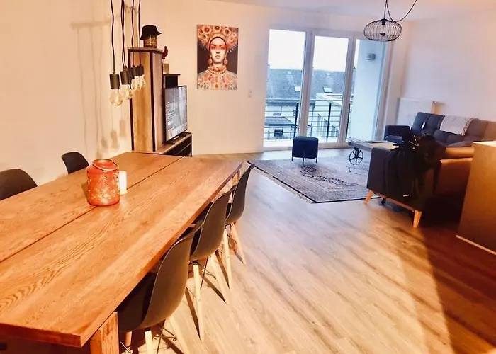 Апартаменты Large Modern Flat Parkingterrace - 217 *